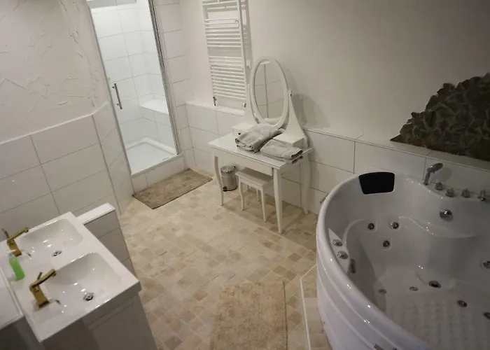 Winzerhaeuschen Am Brunnen